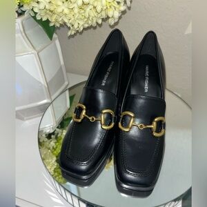 Marc Fisher Women's Harlae Pump, black with goldtone hardware